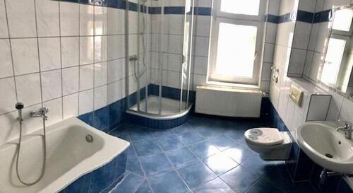 Foto - 3-Raum WE, super Lage 1 OG, Tageslichtbad, großer Balkon, Küche mit 2 Fenster,