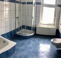 3-Raum WE, super Lage 1 OG, Tageslichtbad, großer Balkon, Küche mit 2 Fenster, - Leipzig Altwest