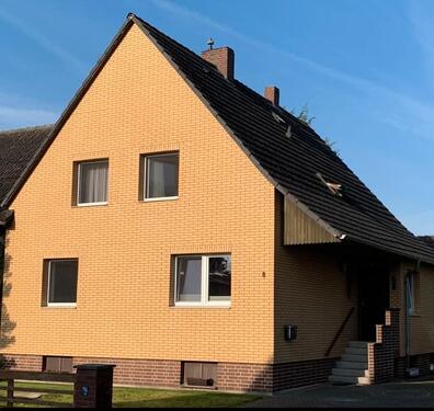 Foto - Ein-Zweifamilienhaus mit Wintergarten, 2 Garagen und Stallgebäude