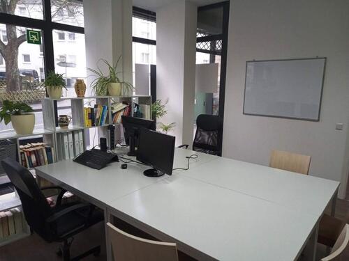 Foto - Gepflegte Open-Desk im Jugendstil-Altbau: flexibel, möbliert, Firmenschild