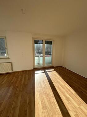 Foto - AKTION! 2 Monat netto Miete sparen! 2-Raumwohnung im EG Balkon mit Blick ins Grüne