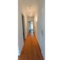 Altbau, 2-3 Zimmer Wohnung, 1 OG, 2 Balkone, HH Bergedorf - Oststeinbek