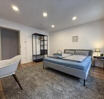 Liebevoll möblierte, sanierte 1-Zimmer-Wohnung mit großem Balkon - Nürnberg Gärten bei Wöhrd