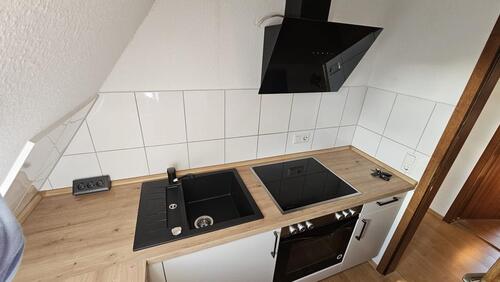 Foto - Zu Vermieten: Schöne 2- Zimmer Dachgeschoss Wohnung mit neuer EBK