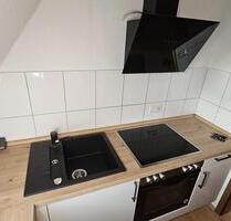 Zu Vermieten: Schöne 2- Zimmer Dachgeschoss Wohnung mit neuer EBK - Bad Wildungen