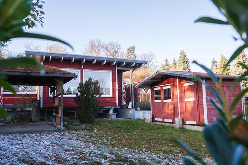 Foto - Rotes Schwedenhaus mit Seeblick