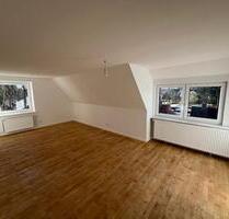 Erstbezug nach Sanierung: Großzügige 5-Zimmer-DG-Wohnung mit EBK & Carport - Rendsburg