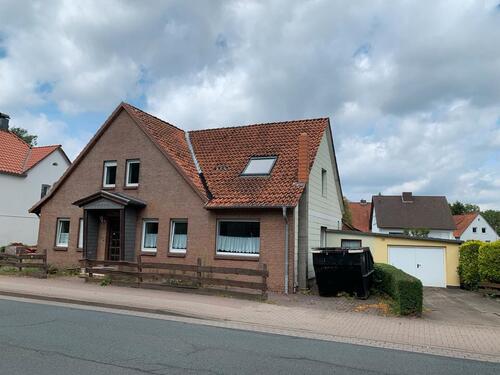 Foto - Haus mit 2 Wohnungen und großem Grundstück