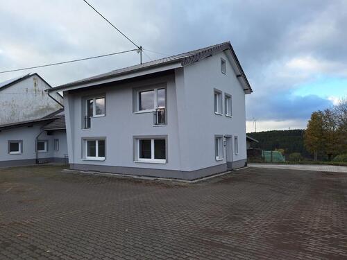 Foto - Frisch renoviertes Einfamilienhaus mit Garten und Stellplätzen