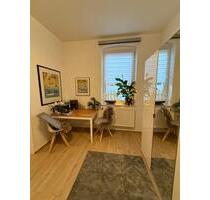 Möbliert !! 1 Zi Whg chic und gemütlich 90 EU pro Tag mitten in Kiel West incl Parkplatz: 2 min zur Uni Klinik Ostsee gemütlich