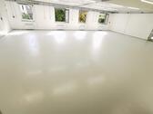 Foto - Helles Büro, Montagefläche mit Lager