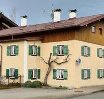 Wohnen & Arbeiten im Ortskern: gr. Haus mit Garten und XXL-Garage - Holzkirchen