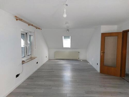 Foto - Wohnung DG 85qm (KM 680 € Warmmiete inkl. Strom ca.1080 €)