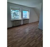 2 Zi DG WOHNUNG VOGELHERD - 640,00&nbsp;EUR Kaltmiete, ca.&nbsp; 61,00&nbsp;m&sup2; in Hof (PLZ: 95030) Neuhof