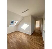 Größzügige Dachgeschosswohnung mit Balkon - 2 - Zimmer - Krefeld