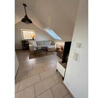 Schöne und helle DG Wohnung mit Balkon in Köln-Eil zum 1.5.