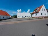 Foto - Gewerbehallen mit Büros und Haus