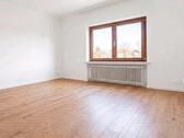 Foto - 5-Zimmer-Wohnung mit Balkon und Garage – Sofort verfügbar!