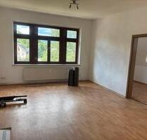 Schöne 2 Raumwohnung mit Tageslichtbad mit Garage - Gornsdorf