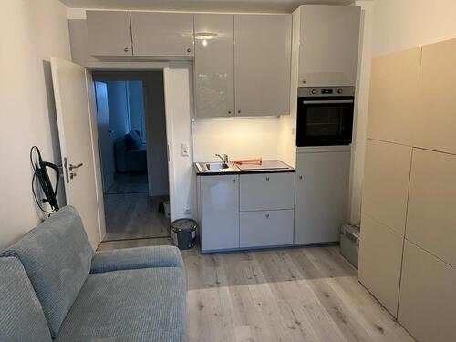 Foto - möbliertes Zimmer mit eigener Küche, 2 Mieter teilen sich ein Bad