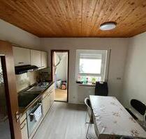 Helle 4 Zimmer Erdgeschosswohnung in Westheim mit Garage - Rosengarten