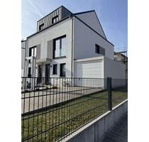 Exklusive Doppelhaushälfte mit Eckgrundstück in Nieder-Erlenbach - Frankfurt am Main Bonames