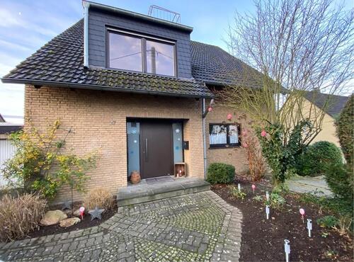 Foto - Modern renoviertes Einfamilienhaus mit Einliegerwohnung