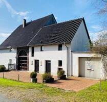 Bauernhaus mit 2 Wohnungen und Stall in herrlicher Wohnlage - Horn-Bad Meinberg