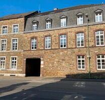 helle und geräumige PraxisBüro - 990,00&nbsp;EUR Kaltmiete, ca.&nbsp; 9,90&nbsp;m&sup2; in Stolberg (Rheinland) (PLZ: 52222)