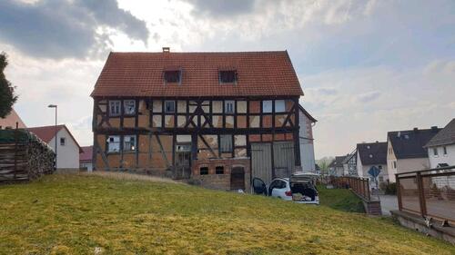 Foto - Mehrfamilienhaus mit Grundstück. Sanierungsbedürftig