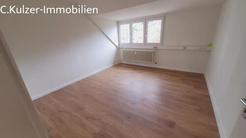 Foto - Helles WG-Zimmer 14,5 m2, in großer DG-Wohnung - im Zentrum von Lörrach - Frei ab 1.5.26