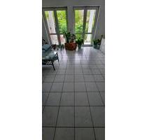 Charmante 2-Zimmer-Souterrainwohnung mit großer Sonnenterrasse - Kronberg im Taunus