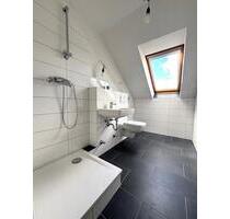 gemütliche Dachgeschoss Wohnung mit nagelneuem Badezimmer! - Dortmund Mengede