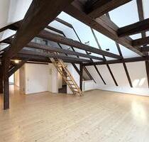 Wohnen direkt am Marktplatz: Geräumige 3,5-Zimmer-Wohnung - Esslingen am Neckar