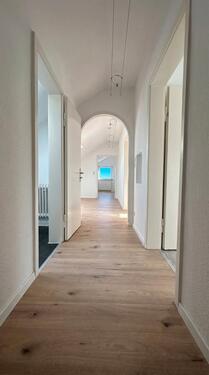 Foto - Modernisierte 2,5-Zimmer-Dachgeschosswohnung mit Garage