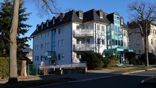Foto - Moderne Stadtrandwohnung mit Balkon und großzügigem Wohnzimmer