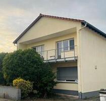 Luxuriöses Einfamilienhaus - 2.250,00&nbsp;EUR Kaltmiete, ca.&nbsp; 215,00&nbsp;m&sup2; in Nauheim (PLZ: 64569)