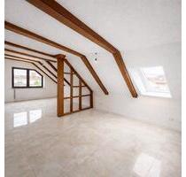 Helle 3,5 Zimmer-Dachgeschoss-Wohnung mit Balkon in top Lage - Hainburg