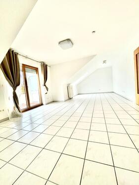 Foto - Moderne 2,5 Zi. DG Wohung mit Balkon in ruhuger Lage v. Bad Kissingen