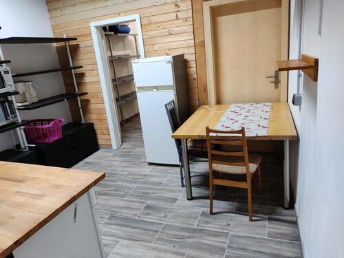 Foto - Ein Wohnraum für Arbeiter Lagerräume Büro zum Vermieten frei!