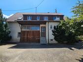 Foto - Freistehendes Ein- Zweifamilienhaus mit Garten und großer Garage