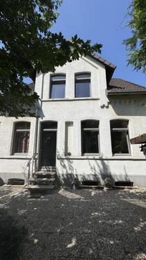 Foto - Stilvoll eingerichtetes Einfamilienhaus mit großem Garten