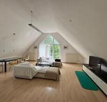 Helle drei Zimmer Dachgeschosswohnung mit Balkon in Ramsdorf - München Ramersdorf-Perlach Helle drei Zimmer Dachgeschosswohnung mit Balkon in Ramsdorf - München Ramersdorf-Perlach