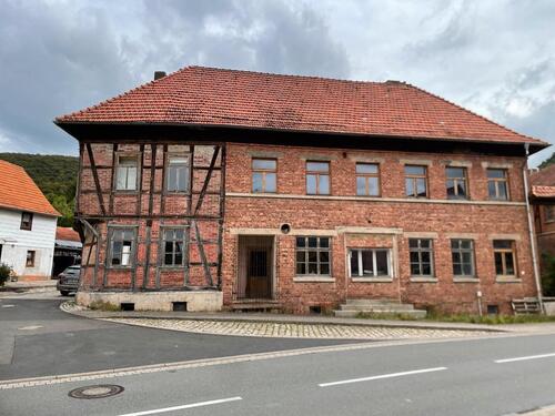 Foto - Großes Haus mit Stallungen und Scheune