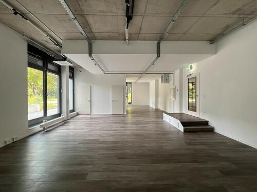Foto - Neubau Gewerberaum 3 E-Stellplätze Wallbox Büro Praxis Studios