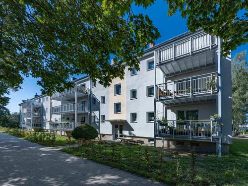 Foto - Frisch renovierte 2-Zimmer-Wohnung mit großem Balkon in ruhiger Nebenstraße