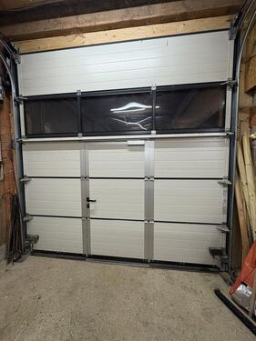 Foto - Werkstatt, KFZ-Werkstatt, Garage, Auto, Wohnwagen, Stellplatz