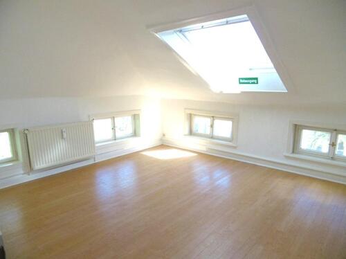 Foto - Zentrale 3-Zimmer-DG-Wohnung am BrunnenplatzWandelhalle!