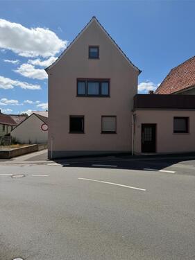Foto - Einfamilienhaus in Schwanfeld - 126.000,00&nbsp;EUR Kaufpreis, ca.&nbsp; 153,00&nbsp;m&sup2;