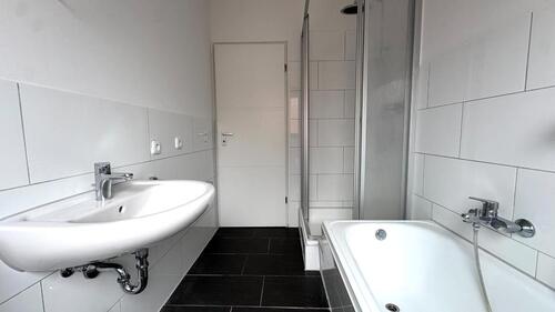 Foto - 4,5-Zimmer-Wohnung mit Balkon, Garage und Gemeinschaftsgarten